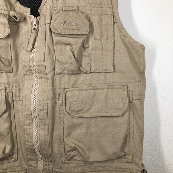 Duluth Trading Co Khaki Work Vest Outdoors Clips Medium - Picture 3 of 11